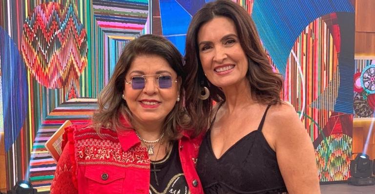 Roberta Miranda interrompe entrevista para elogiar namorado de Fátima Bernardes e apresentadora fica constrangida