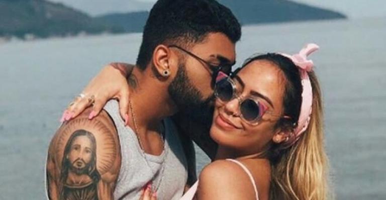 Após festa com Anitta, Gabigol exclui fotos com irmã de Neymar e deixa de seguí-la nas redes sociais