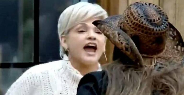 ‘A Fazenda 11’: Andréa Nóbrega surta, berra muito com Drika Marinho e deixa peoa desolada