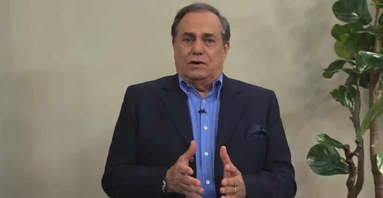 Revoltado, Ronnie Von ouve voz da população e faz apelo ao Sistema Único de Saúde: ”É o fim do mundo”