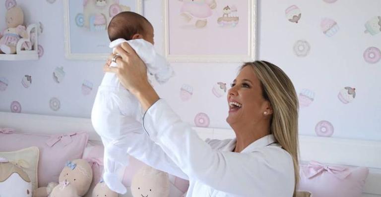 Ticiane Pinheiro desabafa sobre amamentação: ”Meu peito sangrava”; confira!