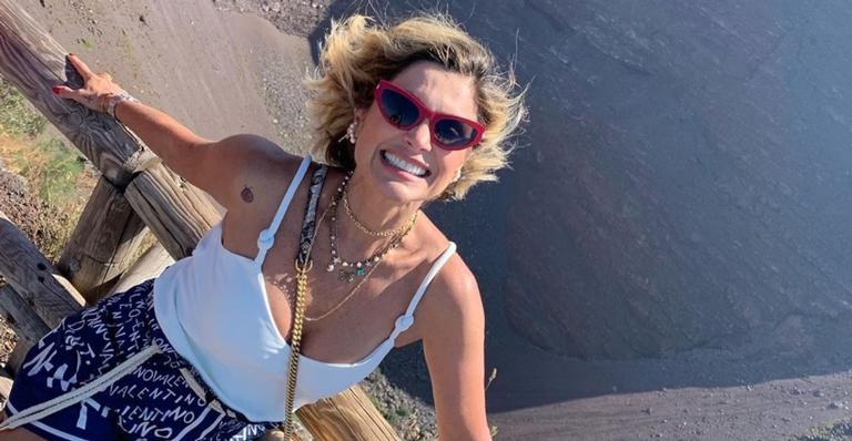 Flávia Alessandra se despede da Europa em passeio de barco e boa forma impressiona: ”Que arraso!”