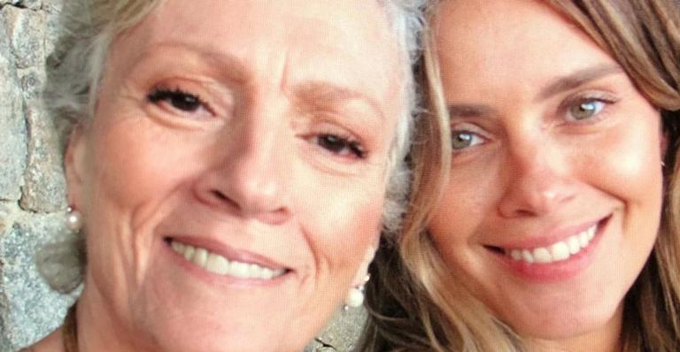 Carolina Dieckmann faz homenagem emocionante à mãe após 1 mês de falecimento: ”Vou sempre encontrar você”