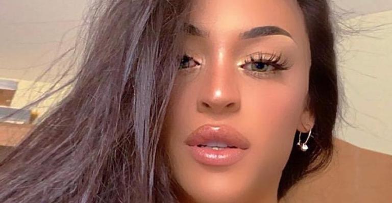 Com tatuagem estratégica à mostra, Pabllo Vittar surge de lingerie e quebra a web: ”Furacão”