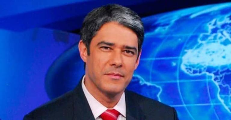 Willian Bonner é flagrado andando de metrô ao lado dos colegas de trabalho, Tadeu Schmidt e Renata Lo Prete
