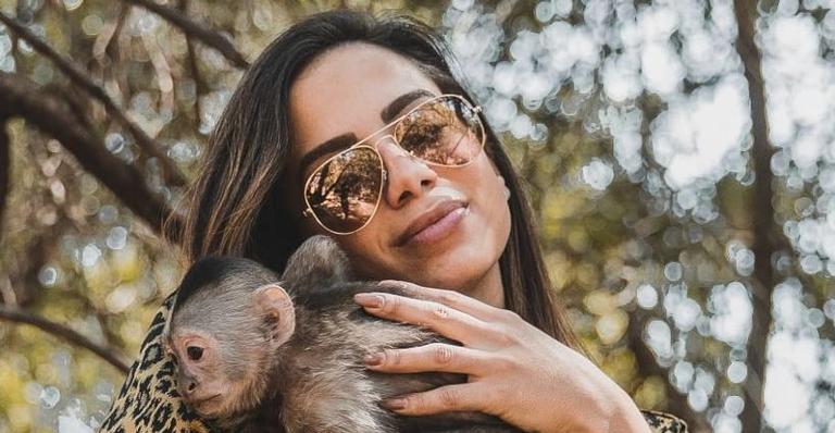 Na África do Sul, Anitta revela o motivo de sua felicidade e manda indireta; entenda!