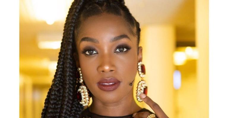 Quebrando a banca! Iza surge com look arrebatador em mais uma noite de batalhas do ‘The Voice Brasil’