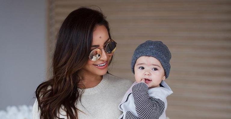 Sabrina Sato publica foto fofíssima da filha, Zoe, tomando café em Paris; confira!