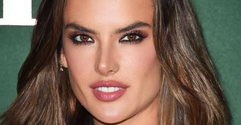 Na Itália, Alessandra Ambrosio quebra a web com look inusitado: ”Eterna angel”