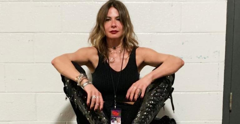Após surgir com vestido curto, Luciana Gimenez relata bullying por pernas finas: ”Sofri muito”