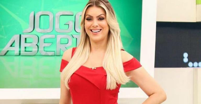 Renata Fan comemora 11 anos de relacionamento e é pressionada para casar