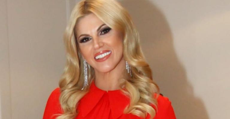 Val Marchiori surge sorridente em foto e manda energias positivas aos seus seguidores