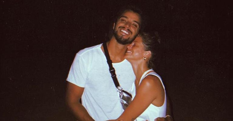 Em clima de romance! Agatha Moreira e Rodrigo Simas curtem primeiro dia de Rock In Rio; confira!