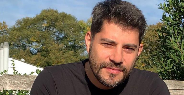 Parabéns! Evaristo Costa completa 43 anos e internet comenta: ”Da caldo ainda”
