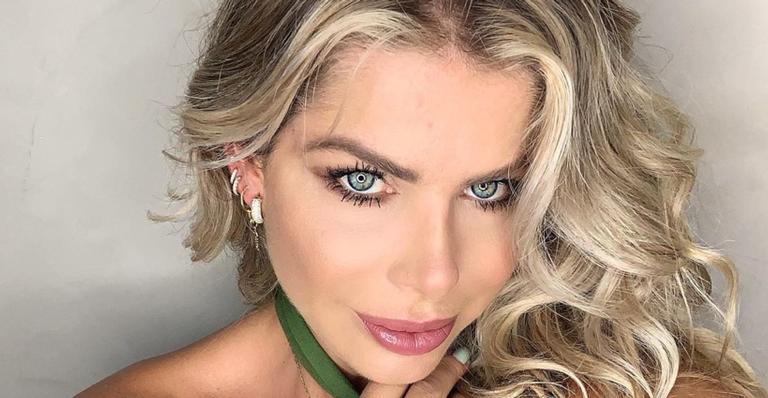 Linda! Karina Bacchi ostenta beleza estonteante em clique e ganha elogio do marido