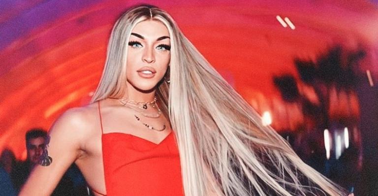 Pabllo Vittar ousa no look para o ‘Rock in Rio’ e, literalmente, quase mostra demais