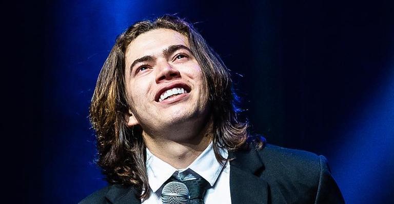 Whindersson Nunes é surpreendido com pedido de casamento no palco durante show
