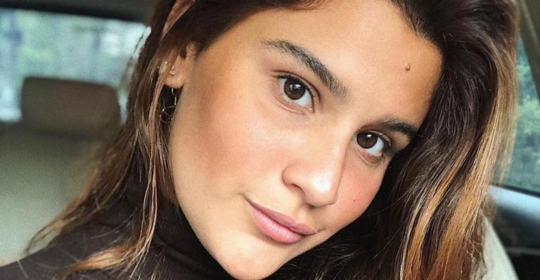 Foco na academia: Giulia Costa faz charme e impressiona com barriga sarada