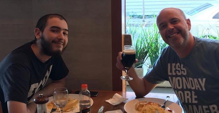Filho de Alex Escobar confessa que entrou em depressão após pai descobrir que ele era gay: ”Depois disso as coisas só foram piorando”