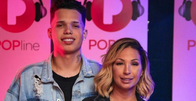 Aniversário de 20 anos! Valesca Popozuda posta clique dando selinho no filho e se declara: ”Meu eterno bebê”
