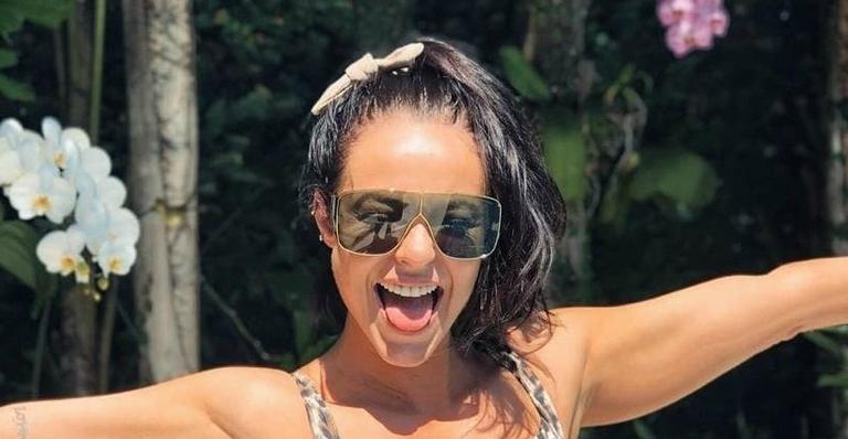 Gata! Paolla Oliveira impressiona com barriga sarada em roupa de banho