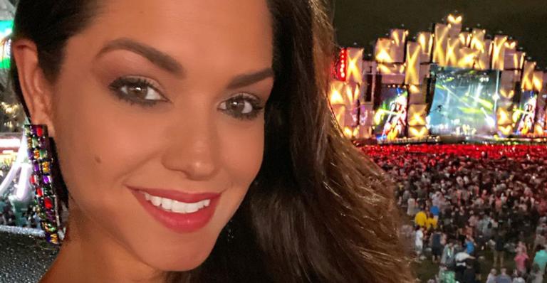 Thais Fersoza fica encantada com a filha, Melinda, vestida de princesa