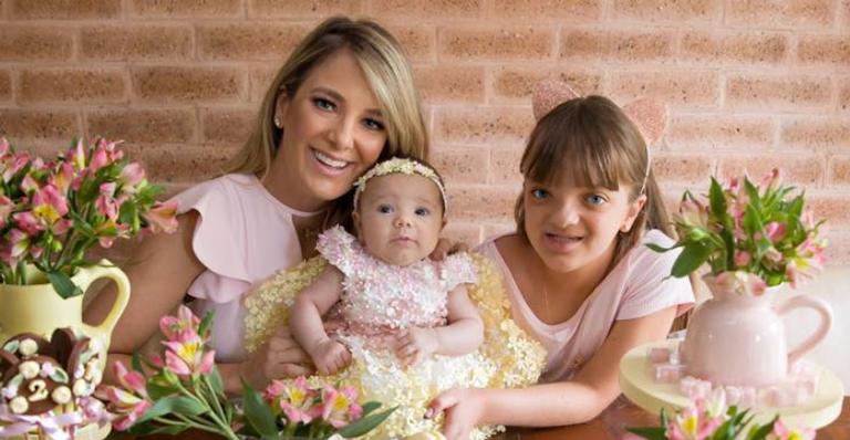 Dois meses após dar à luz, Ticiane Pinheiro impressiona com barriga chapada