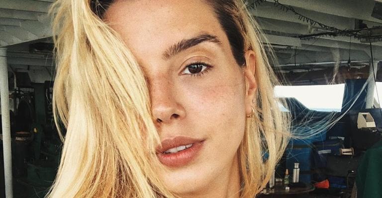 Giovanna Lancellotti ‘paga micão’ e entra em banheiro masculino: ”Saí correndo”