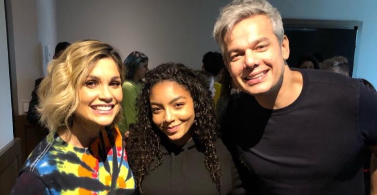 Artista teen do ‘Now United’ tem reencontro emocionante com Flávia Alessandra e Otaviano Costa