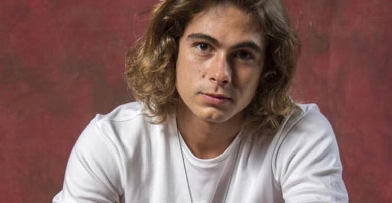 Rafael Vitti abre baú de fotos, mostra registro do nascimento e declara: ”O bebê vai ter uma bebê”