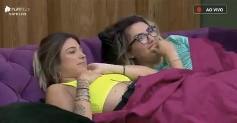 ‘A Fazenda’: Thayse Teixeira faz revelação de momento íntimo na piscina para Tati Dias