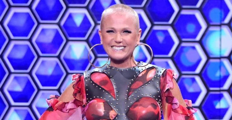 Xuxa Meneghel tem reação impressionante e leva jornalista às lágrimas: ”Posso te abraçar?”