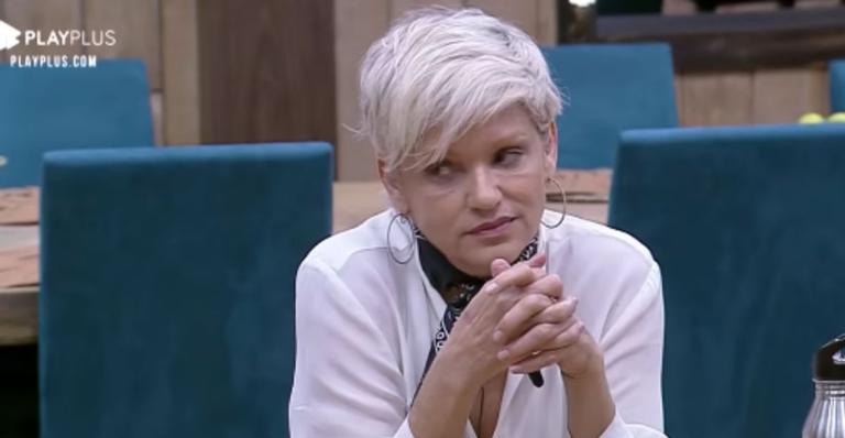 ‘A Fazenda’: Revoltada com Tati Dias, Andréa Nóbrega dispara: ”Nunca vi uma bunda tão grande e feia”