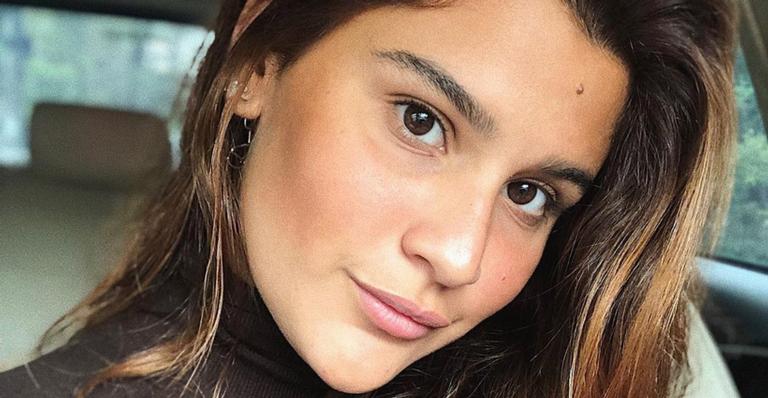 Usando roupas de banho, filha gata de Flávia Alessandra, Giulia Costa, convida seguidores para um brinde