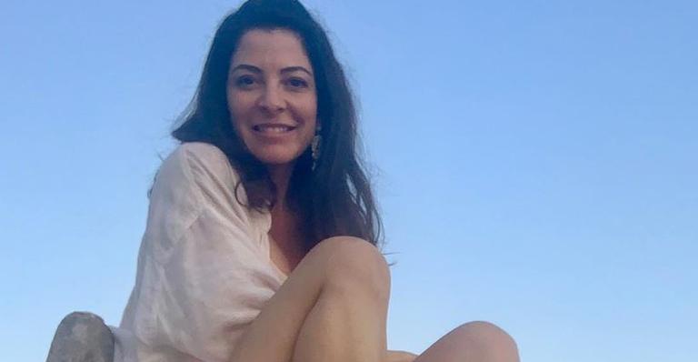 Aos 53 anos, Ana Paula Padrão exibe curvas com roupa justinha e fãs ficam impressionados