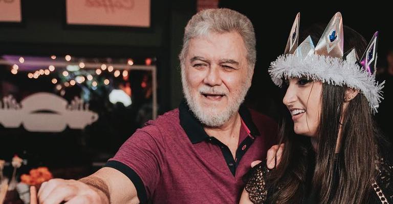 Mari Palma emociona fãs com tatuagem em homenagem ao pai cego