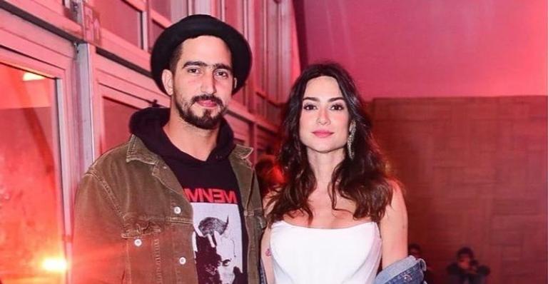 Com roupa de banho, Renato Góes exibe boa forma em registro internacional