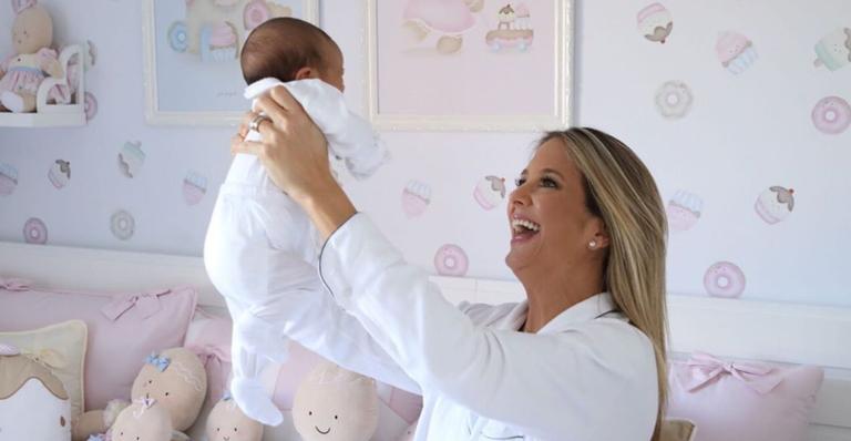 Ticiane Pinheiro exibe clique fofíssimo de filha Manuella: “Sexta-feira chegou”