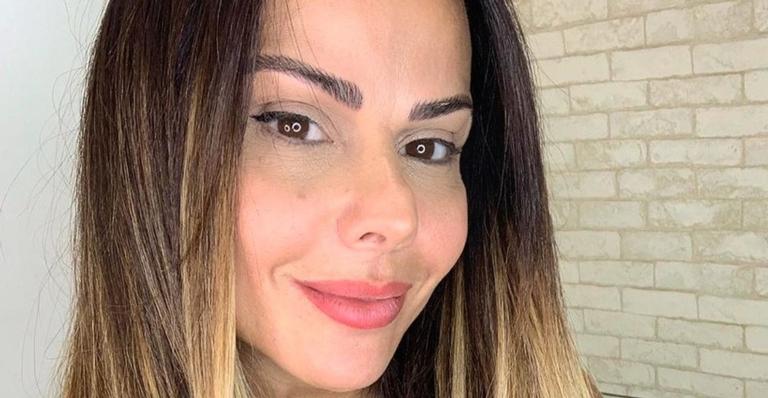 Com fantasia de Rainha de Bateria, Viviane Araújo impressiona com curvas perfeitas