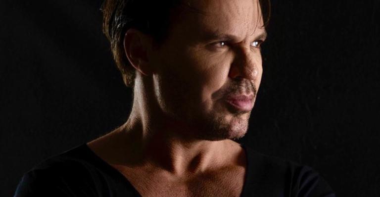 Eduardo Costa homenageia mãe em redes sociais e exibe foto tirada em Angra dos Reis