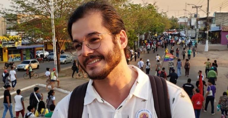 Namorado de Fátima Bernardes, Túlio Gadêlha ajuda na limpeza das praias no nordeste