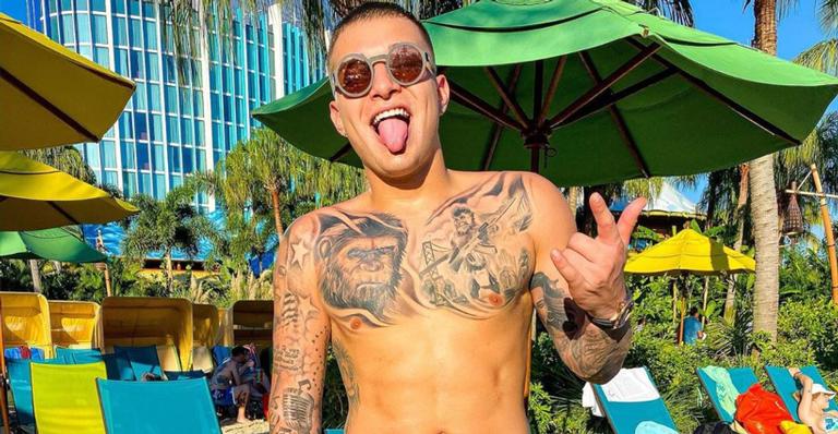Mc Gui se pronuncia após ser acusado de ridicularizar criança em viagem: ”Pessoas interpretaram de forma errada”