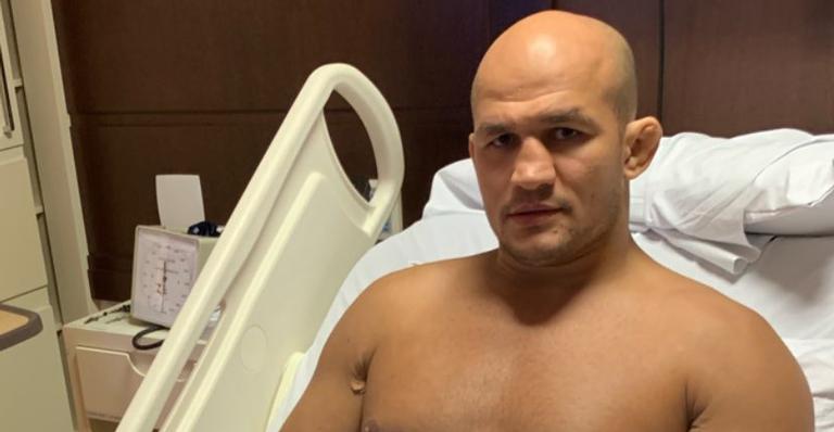 Tristeza! Junior Cigano é internado com sério problema na perna e precisa interromper carreira