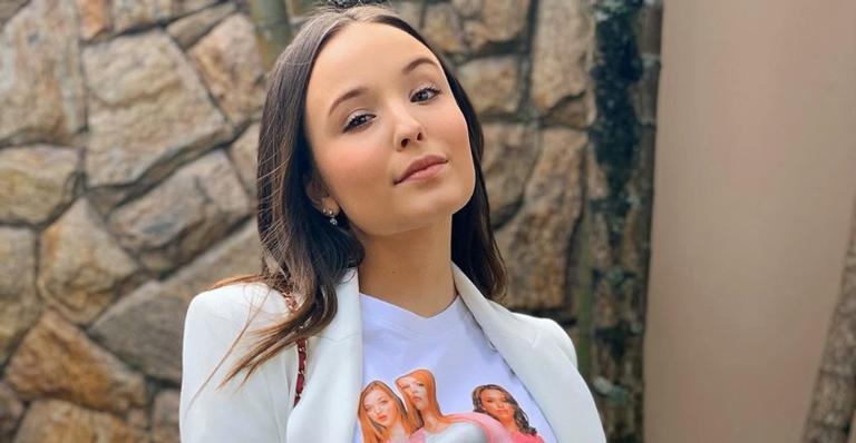 Larissa Manoela revela no ‘Altas Horas’ que usa fralda durante os shows