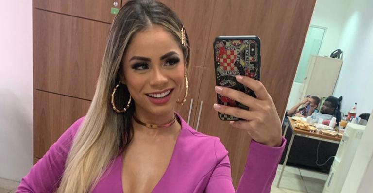”Venci na vida”, diz Lexa. Cantora entrega que tem celular de uma das maiores personalidades do país; Saiba quem!
