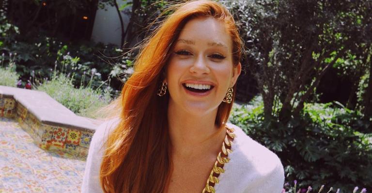 De cócoras, Marina Ruy Barbosa posa de lingerie e internautas brincam com foto