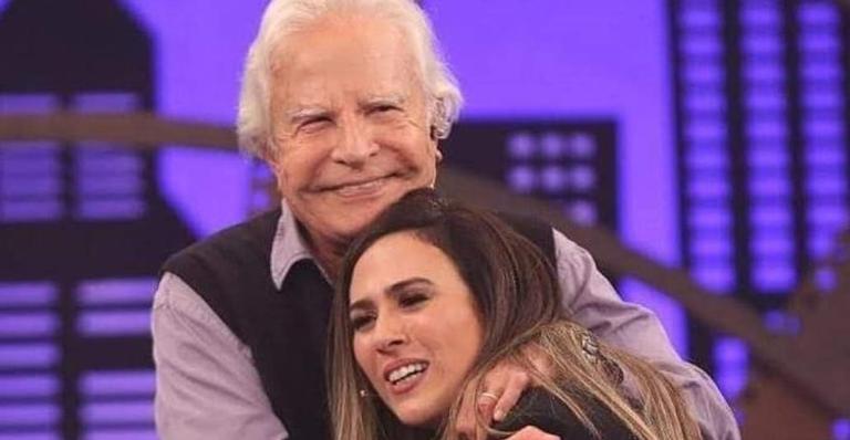 Aos 92 anos, Cid Moreira ‘zoa’ aparência de Tatá Werneck e apresentadora responde com bom-humor