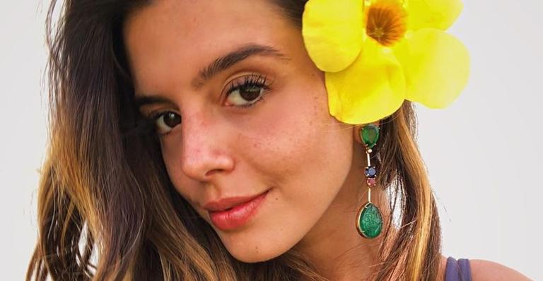 Com traje típico em Dubai, Giovanna Lancellotti chama atenção ao lado da mãe e irmã gatas