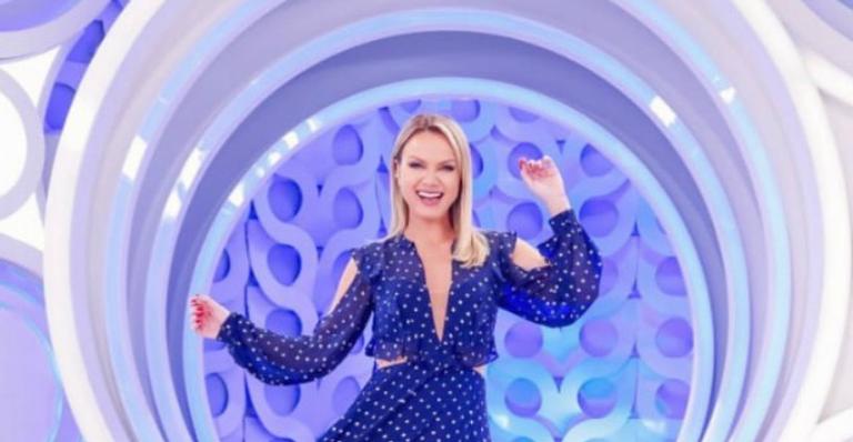 Radicalizou! Eliana surpreende com visual renovado para apresentar Teleton
