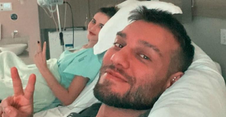 Após perder bebê, noiva de Lucas Lucco comemora aniversário internada ao lado do amado